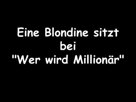 Eine Blondine sitzt bei Wer wird Millionär