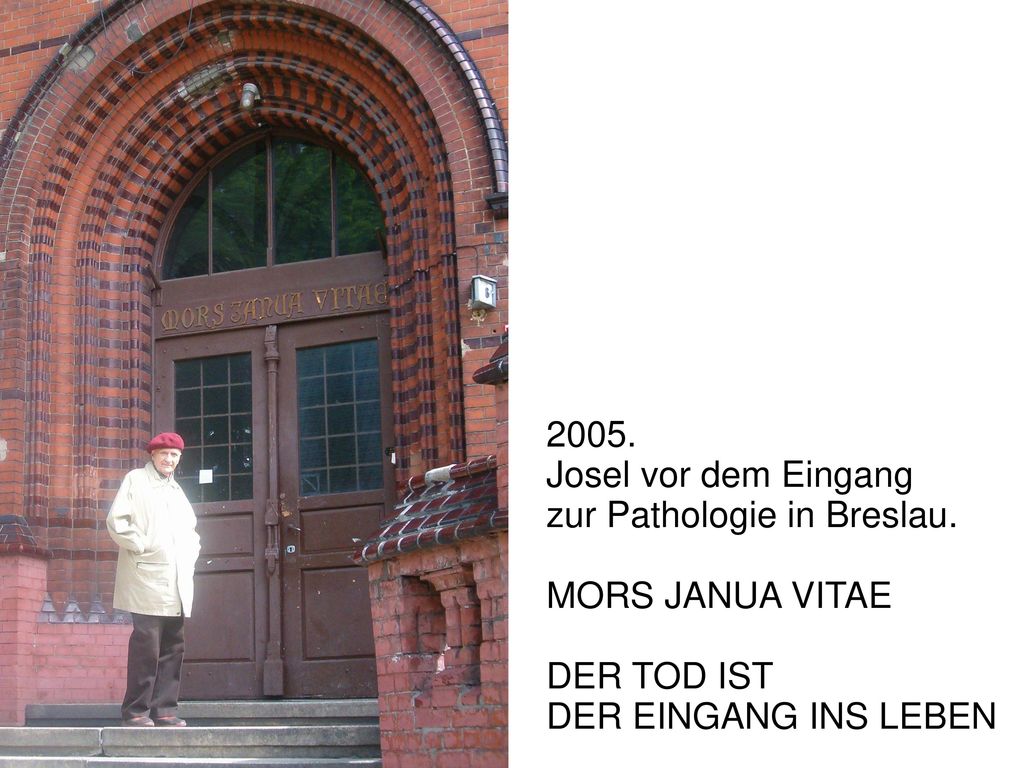 2005. Josel vor dem Eingang. zur Pathologie in Breslau.