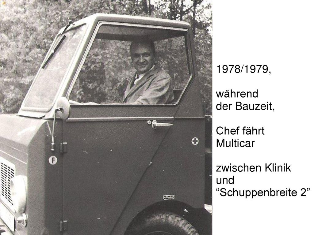 1978/1979, während der Bauzeit, Chef fährt Multicar zwischen Klinik und Schuppenbreite 2