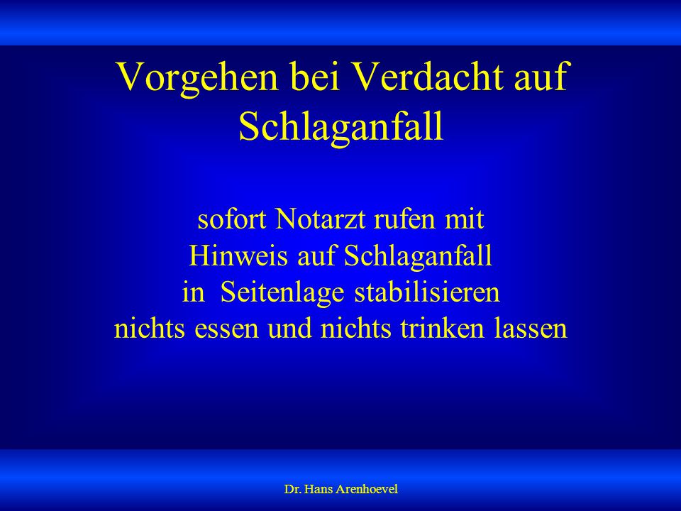 Vorgehen bei Verdacht auf Schlaganfall sofort Notarzt rufen mit Hinweis auf Schlaganfall in Seitenlage stabilisieren nichts essen und nichts trinken lassen