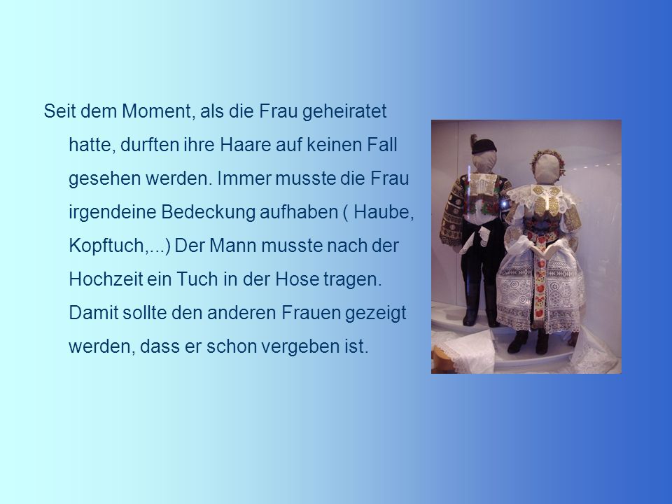 Seit dem Moment, als die Frau geheiratet hatte, durften ihre Haare auf keinen Fall gesehen werden.