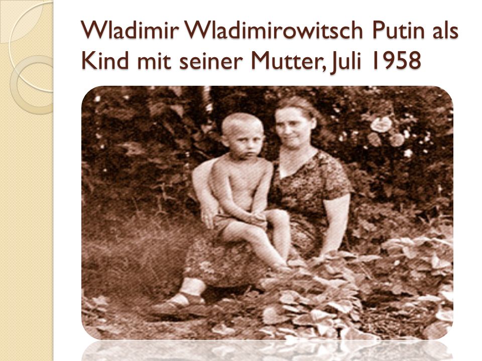 Wladimir Wladimirowitsch Putin als Kind mit seiner Mutter, Juli 1958