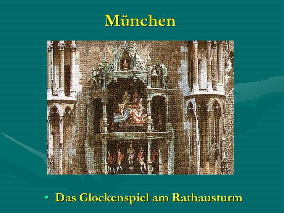 München Das Glockenspiel am Rathausturm