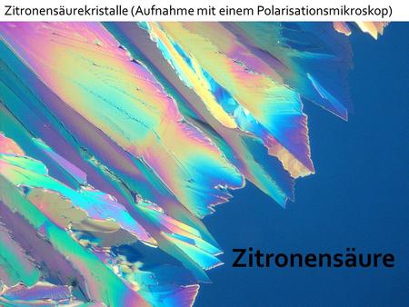 Zitronensäurekristalle (Aufnahme mit einem Polarisationsmikroskop)