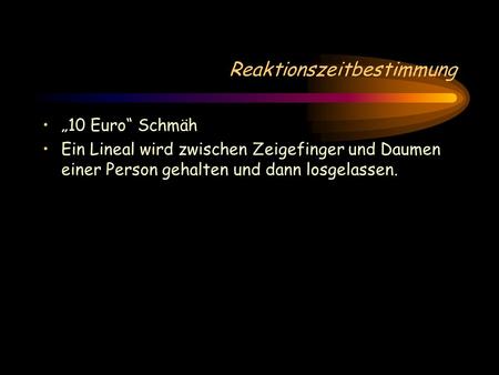 Reaktionszeitbestimmung „10 Euro“ Schmäh Ein Lineal wird zwischen Zeigefinger und Daumen einer Person gehalten und dann losgelassen.