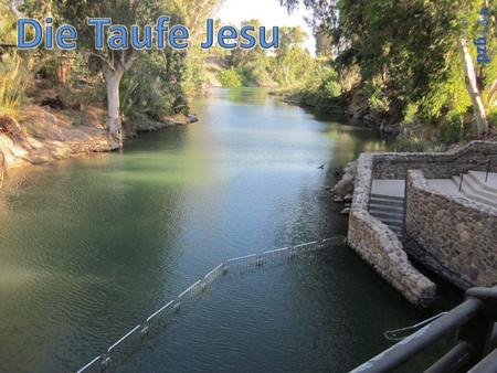 13 Auch Jesus kam aus Galiläa an den Jordan zu Johannes, um sich von ihm taufen zu lassen. 14 Johannes wehrte sich entschieden dagegen: »Ich hätte es nötig,
