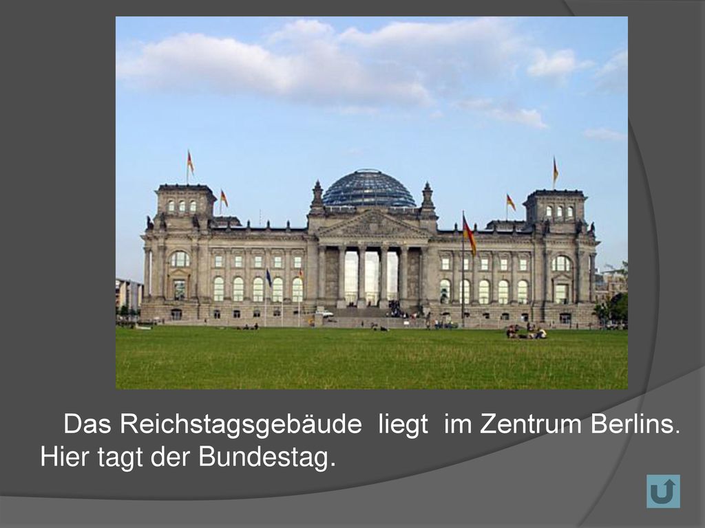 Das Reichstagsgebäude liegt im Zentrum Berlins. Hier tagt der Bundestag.