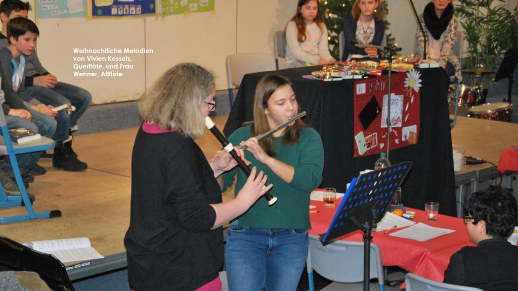 Weihnachtliche Melodien von Vivien Kessels, Querflöte, und Frau Wehner, Altflöte