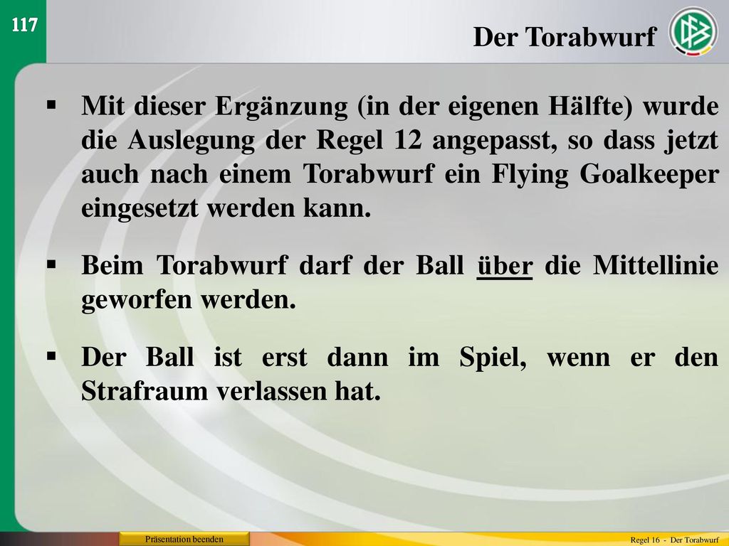 Beim Torabwurf darf der Ball über die Mittellinie geworfen werden.