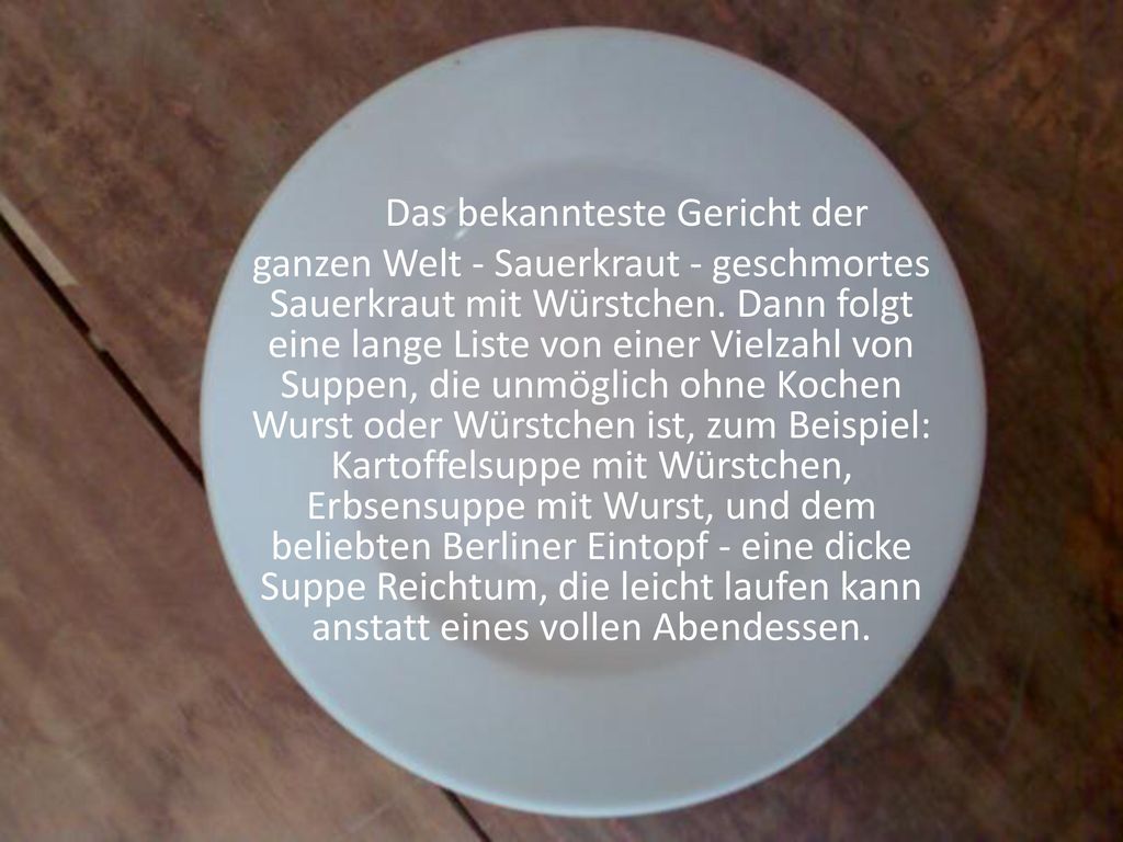 Das bekannteste Gericht der ganzen Welt - Sauerkraut - geschmortes Sauerkraut mit Würstchen.
