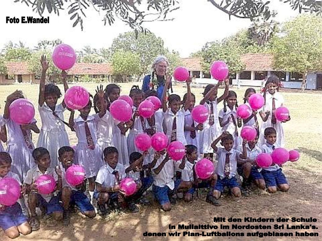 Mit den Kindern der Schule in Mullaittivo im Nordosten Sri Lanka s.