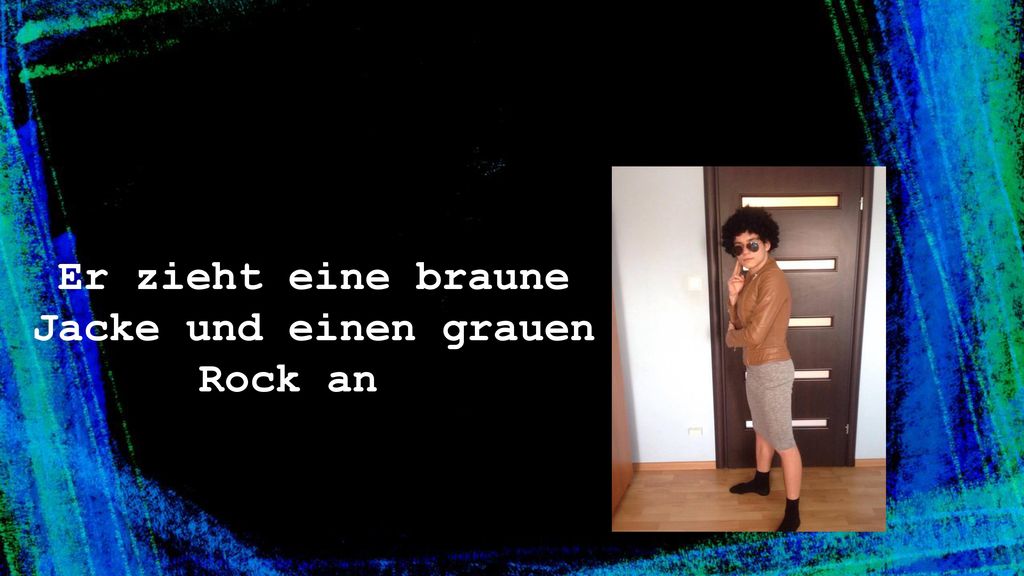 Er zieht eine braune Jacke und einen grauen Rock an