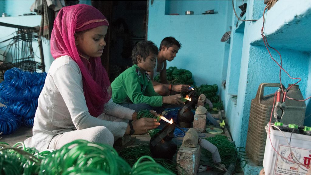 Die nordindische Stadt Firozabad wird auch „Glass City genannt: Der Großteil der Bevölkerung hier arbeitet in der Glasindustrie.
