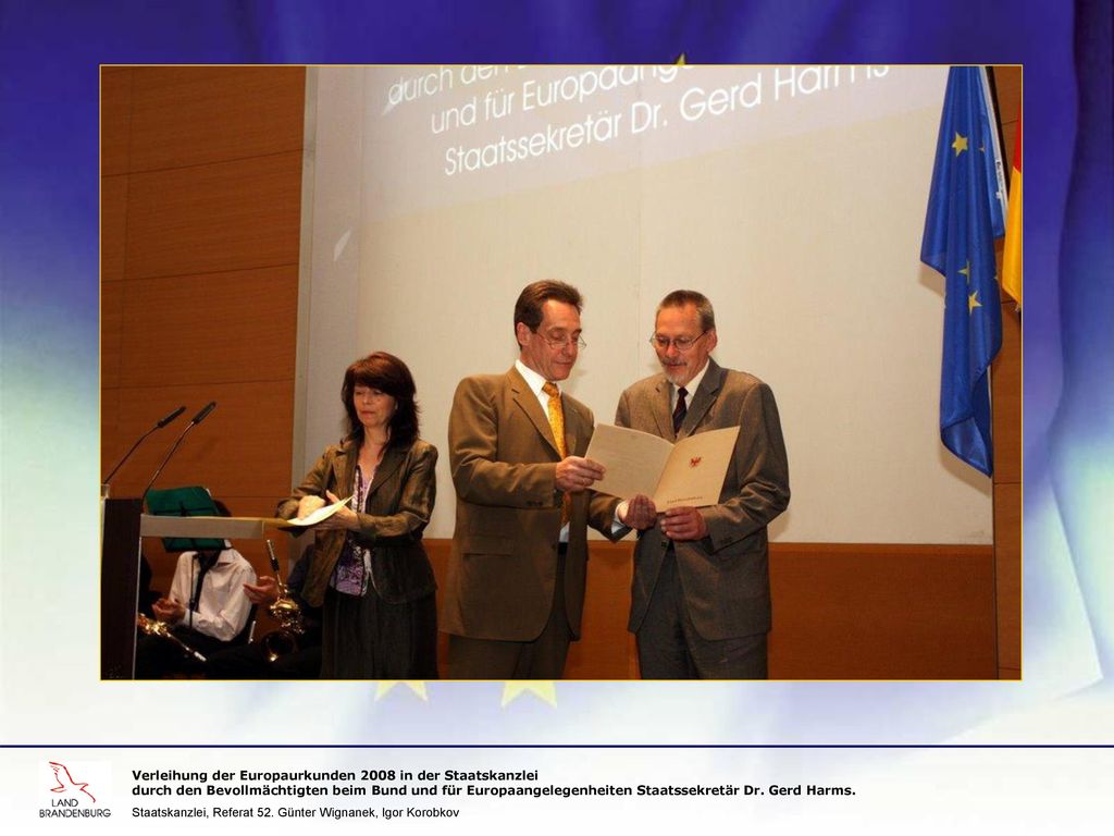 Verleihung der Europaurkunden 2008 in der Staatskanzlei durch den Bevollmächtigten beim Bund und für Europaangelegenheiten Staatssekretär Dr. Gerd Harms.