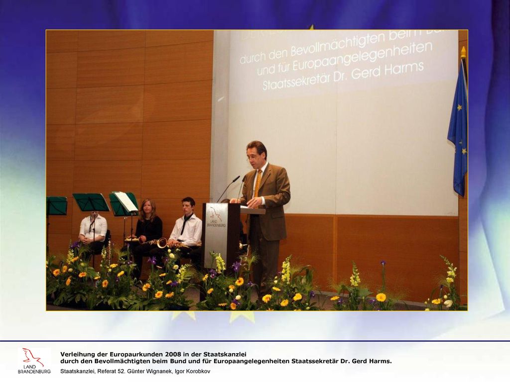 Verleihung der Europaurkunden 2008 in der Staatskanzlei durch den Bevollmächtigten beim Bund und für Europaangelegenheiten Staatssekretär Dr. Gerd Harms.