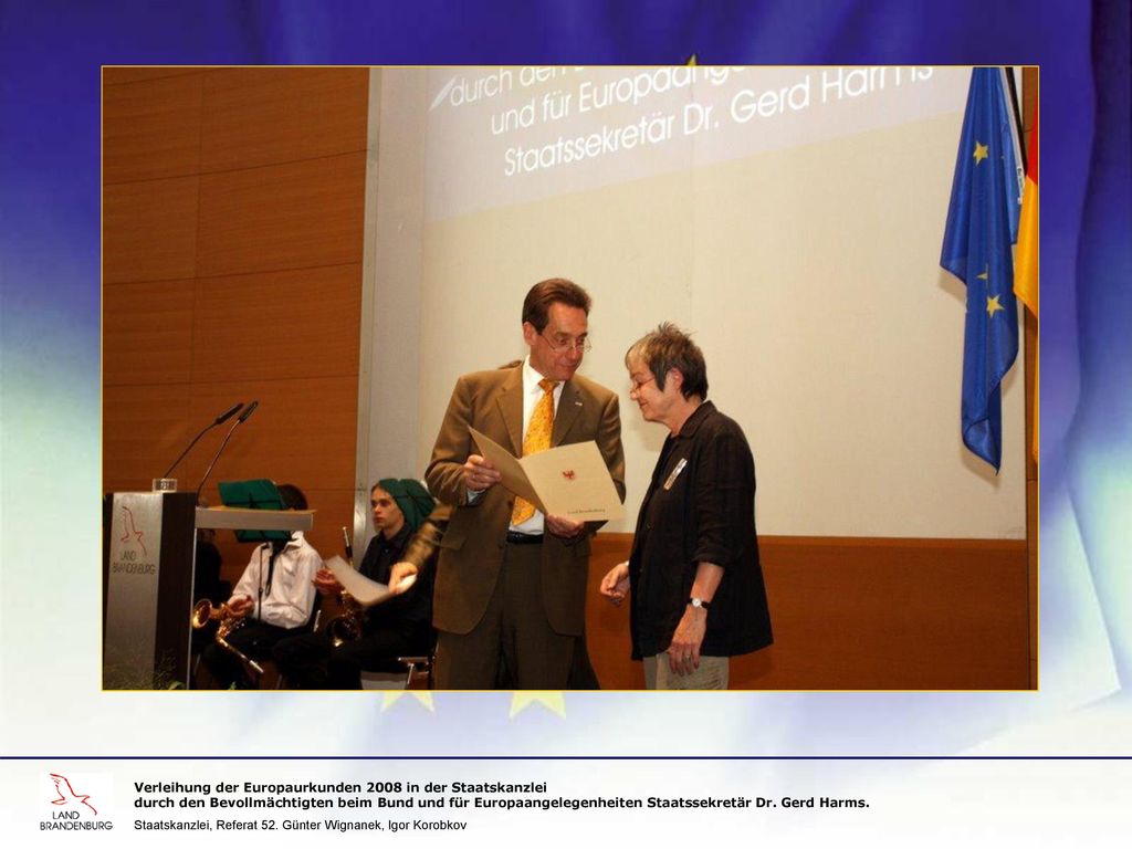 Verleihung der Europaurkunden 2008 in der Staatskanzlei durch den Bevollmächtigten beim Bund und für Europaangelegenheiten Staatssekretär Dr. Gerd Harms.