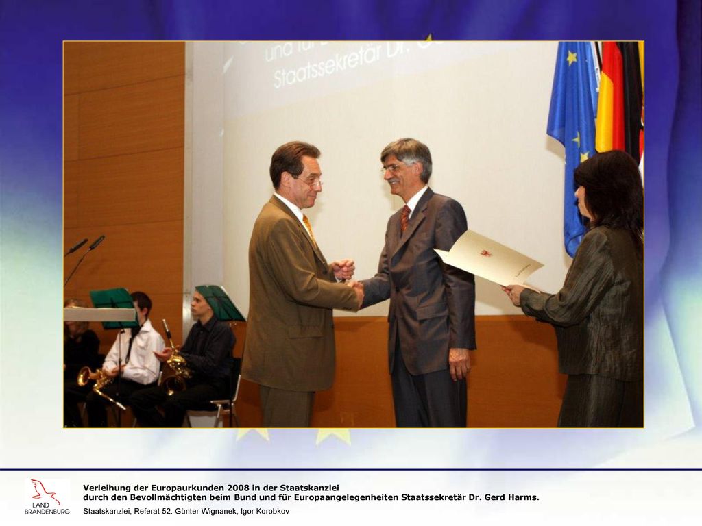 Verleihung der Europaurkunden 2008 in der Staatskanzlei durch den Bevollmächtigten beim Bund und für Europaangelegenheiten Staatssekretär Dr. Gerd Harms.