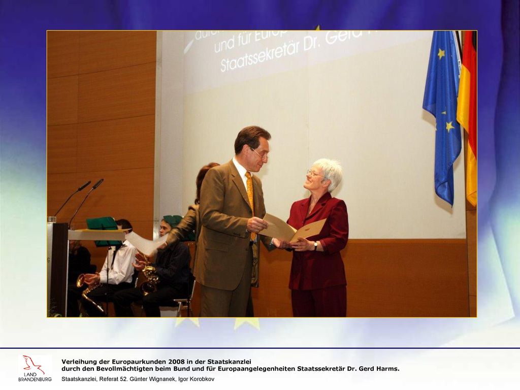 Verleihung der Europaurkunden 2008 in der Staatskanzlei durch den Bevollmächtigten beim Bund und für Europaangelegenheiten Staatssekretär Dr. Gerd Harms.