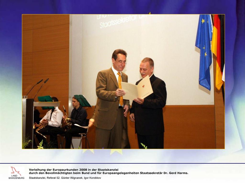 Verleihung der Europaurkunden 2008 in der Staatskanzlei durch den Bevollmächtigten beim Bund und für Europaangelegenheiten Staatssekretär Dr. Gerd Harms.