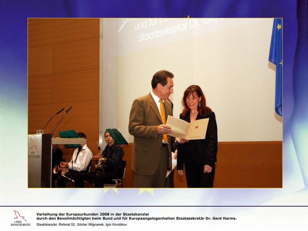 Verleihung der Europaurkunden 2008 in der Staatskanzlei durch den Bevollmächtigten beim Bund und für Europaangelegenheiten Staatssekretär Dr. Gerd Harms.