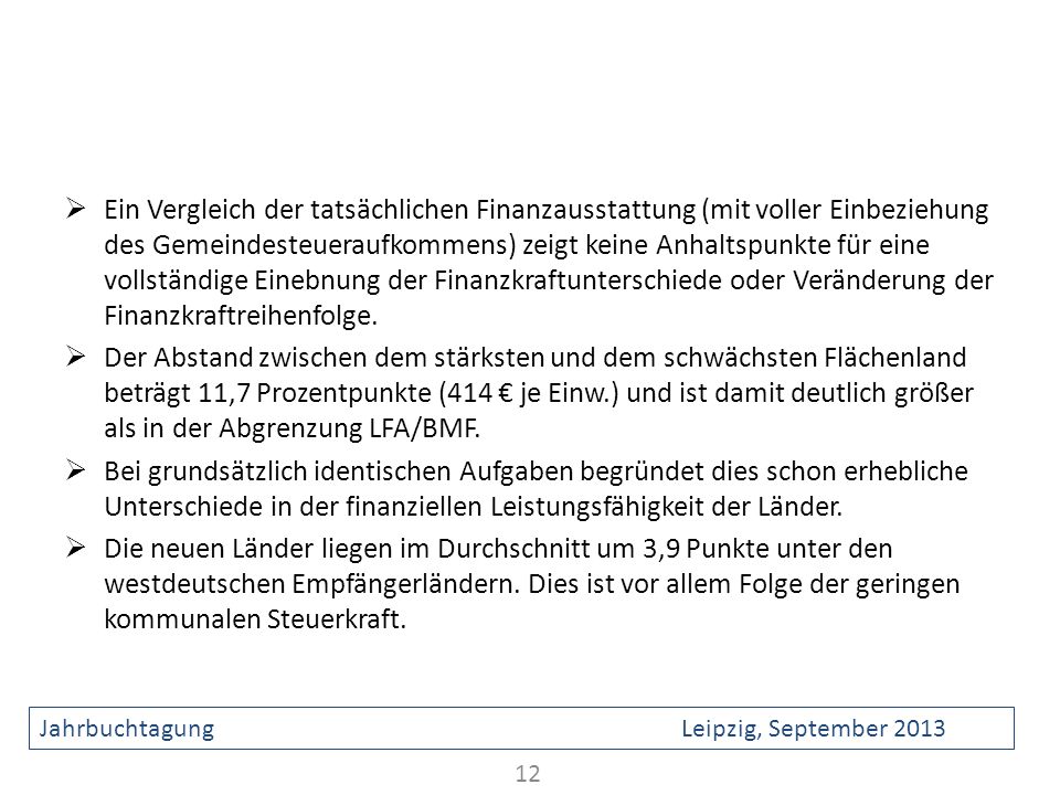 Ein Vergleich der tatsächlichen Finanzausstattung (mit voller Einbeziehung des Gemeindesteueraufkommens) zeigt keine Anhaltspunkte für eine vollständige Einebnung der Finanzkraftunterschiede oder Veränderung der Finanzkraftreihenfolge.