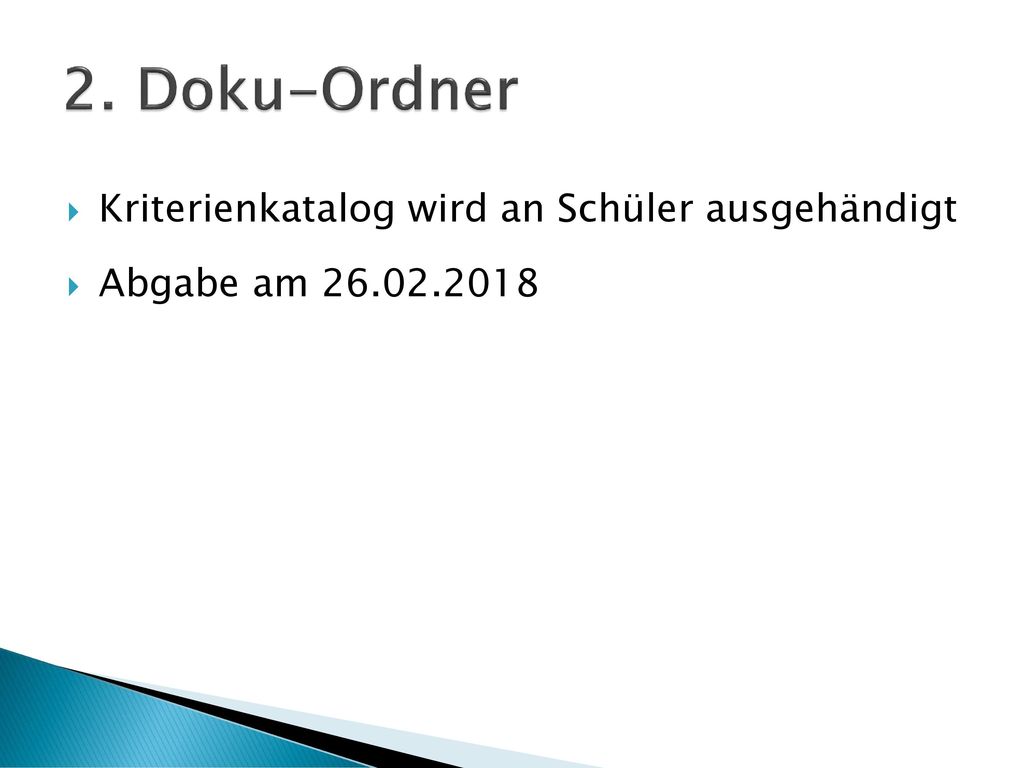 2. Doku-Ordner Kriterienkatalog wird an Schüler ausgehändigt