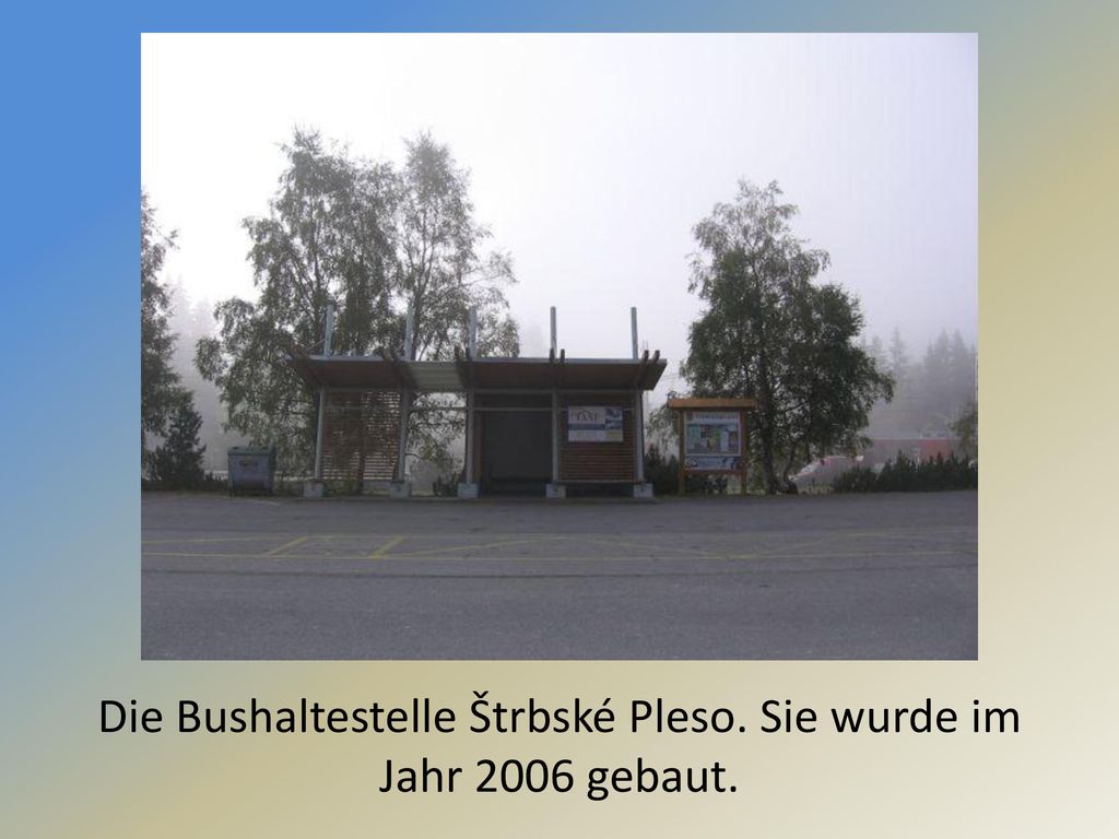 Die Bushaltestelle Štrbské Pleso. Sie wurde im Jahr 2006 gebaut.