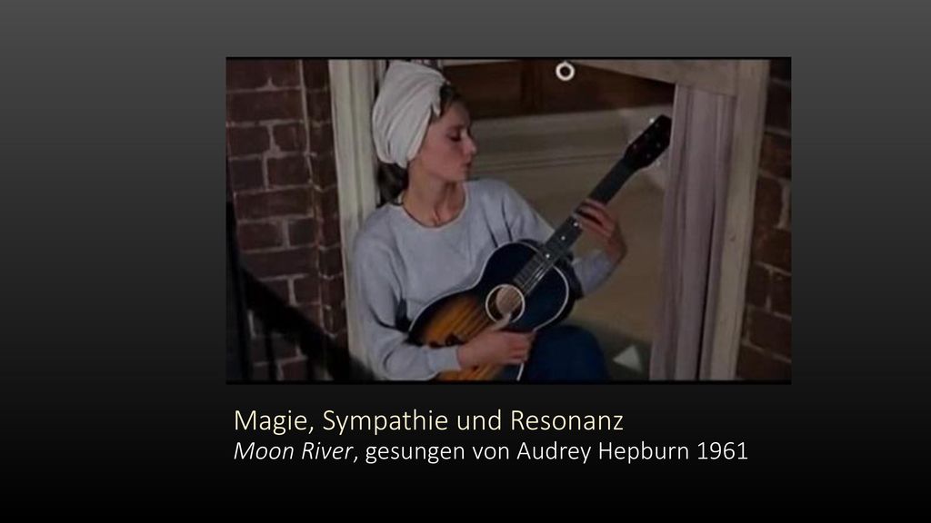Magie, Sympathie und Resonanz Moon River, gesungen von Audrey Hepburn 1961