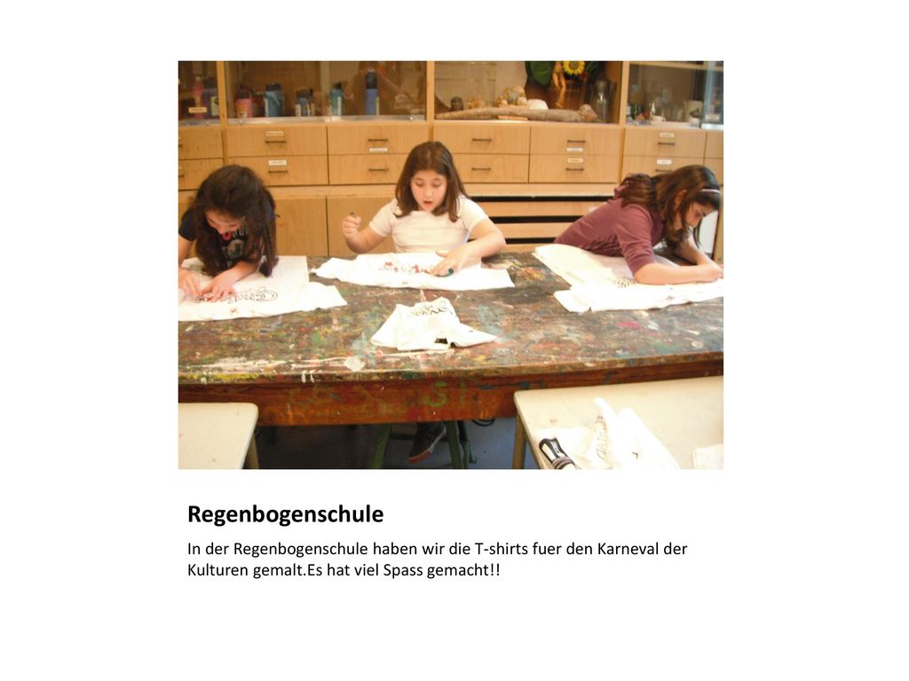 Regenbogenschule In der Regenbogenschule haben wir die T-shirts fuer den Karneval der Kulturen gemalt.Es hat viel Spass gemacht!!