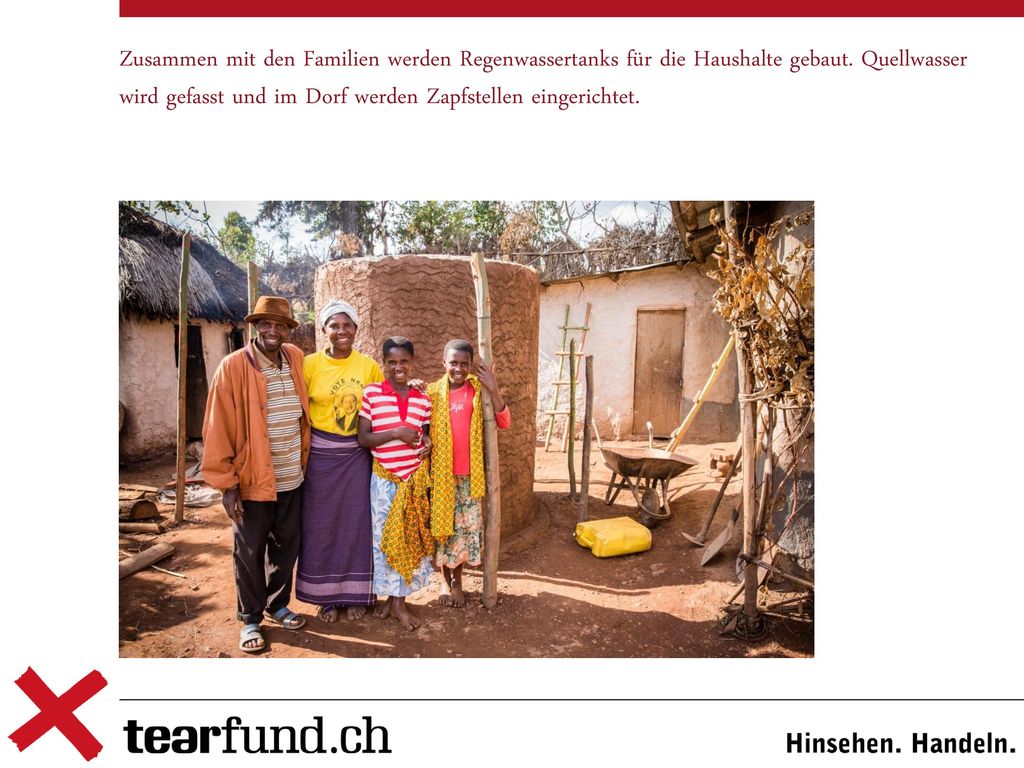 Zusammen mit den Familien werden Regenwassertanks für die Haushalte gebaut.
