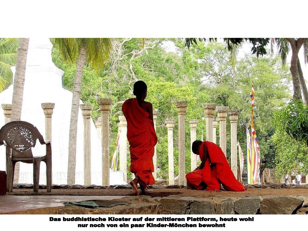 Das buddhistische Kloster auf der mittleren Plattform, heute wohl