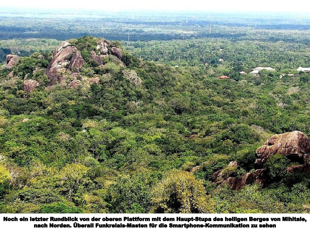 Noch ein letzter Rundblick von der oberen Plattform mit dem Haupt-Stupa des heiligen Berges von Mihitale,