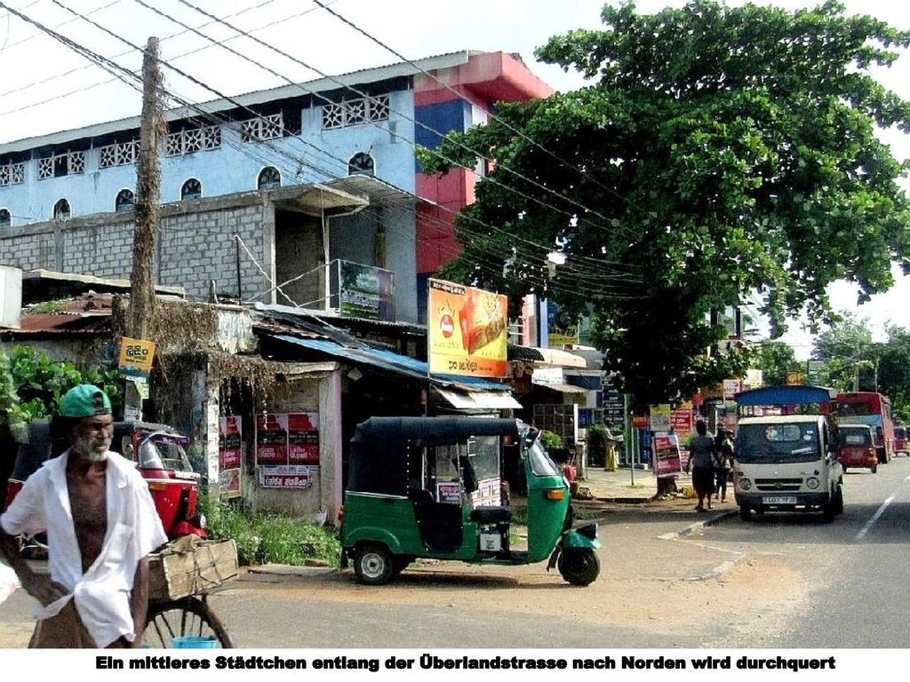Ein mittleres Städtchen entlang der Überlandstrasse nach Norden wird durchquert