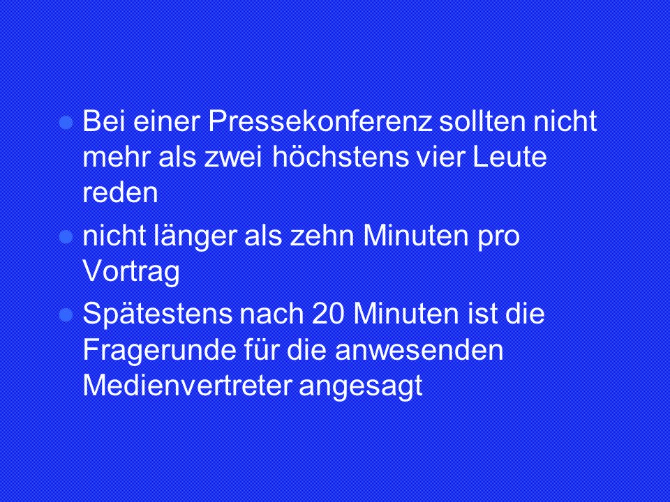 Bei einer Pressekonferenz sollten nicht mehr als zwei höchstens vier Leute reden. nicht länger als zehn Minuten pro Vortrag.