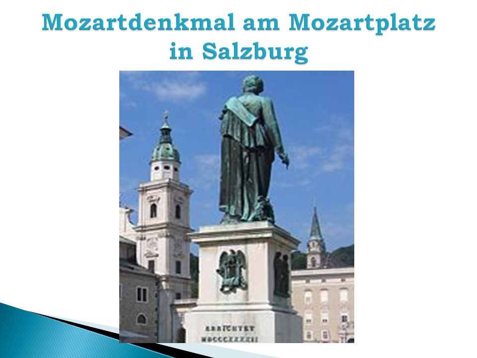 Mozartdenkmal am Mozartplatz in Salzburg