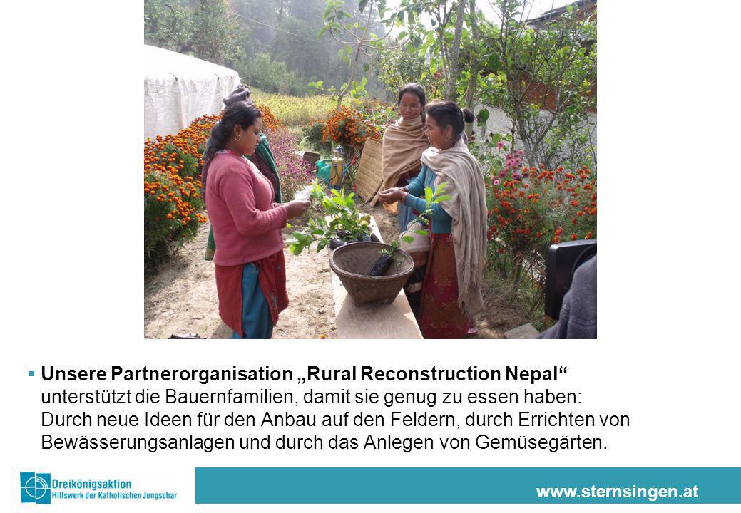 Unsere Partnerorganisation „Rural Reconstruction Nepal unterstützt die Bauernfamilien, damit sie genug zu essen haben: Durch neue Ideen für den Anbau auf den Feldern, durch Errichten von Bewässerungsanlagen und durch das Anlegen von Gemüsegärten.