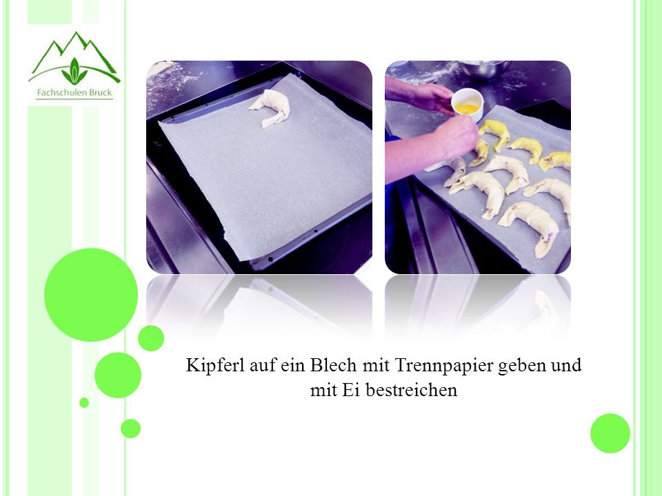 Kipferl auf ein Blech mit Trennpapier geben und mit Ei bestreichen