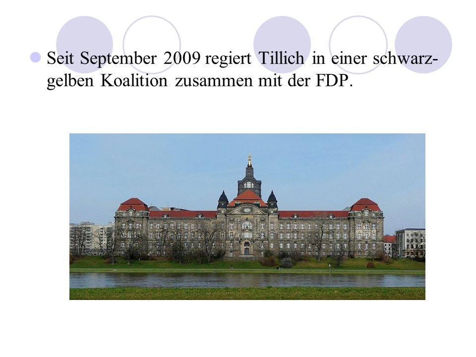 Seit September 2009 regiert Tillich in einer schwarz-gelben Koalition zusammen mit der FDP.