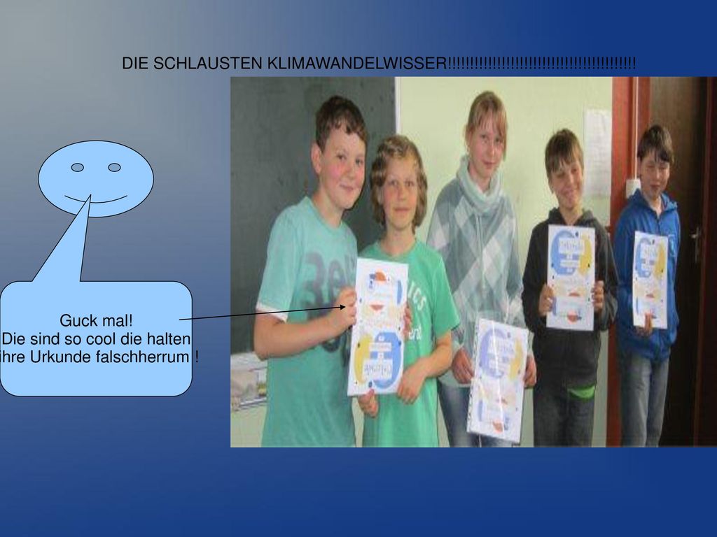 Die sind so cool die halten ihre Urkunde falschherrum !
