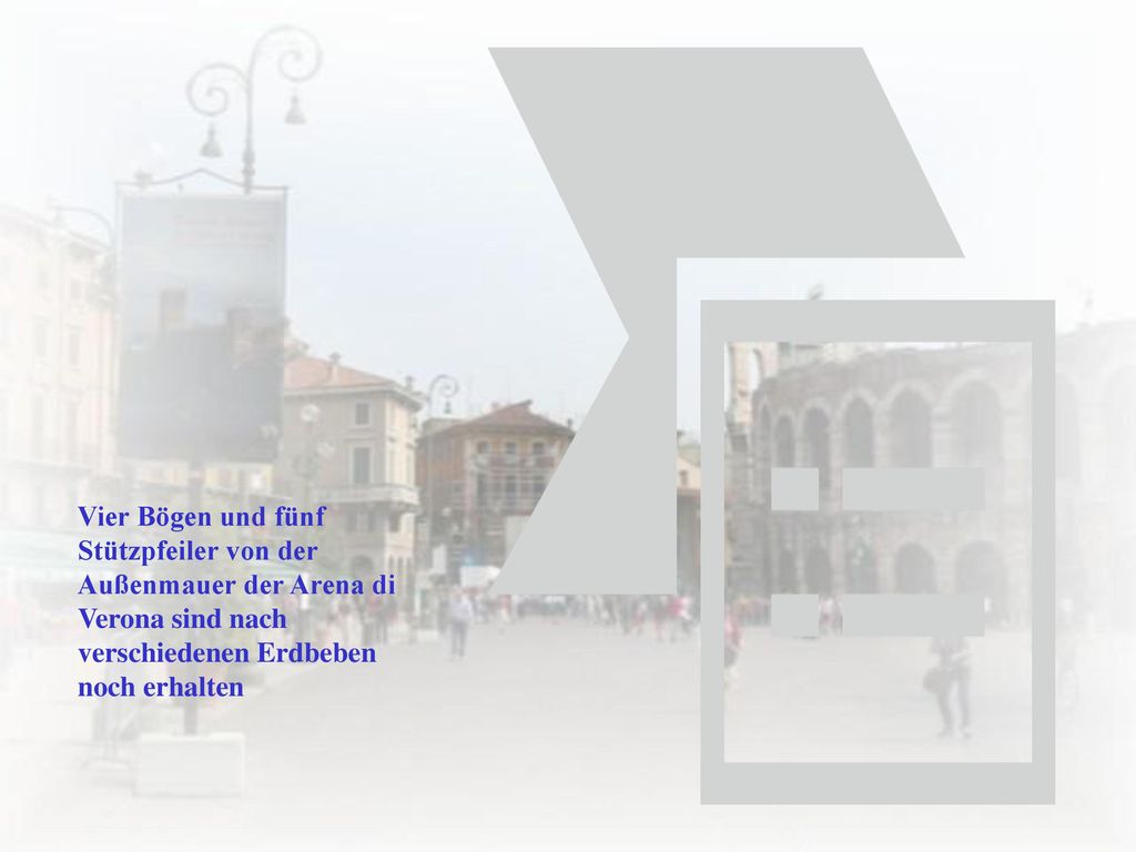 Vier Bögen und fünf Stützpfeiler von der Außenmauer der Arena di Verona sind nach verschiedenen Erdbeben noch erhalten