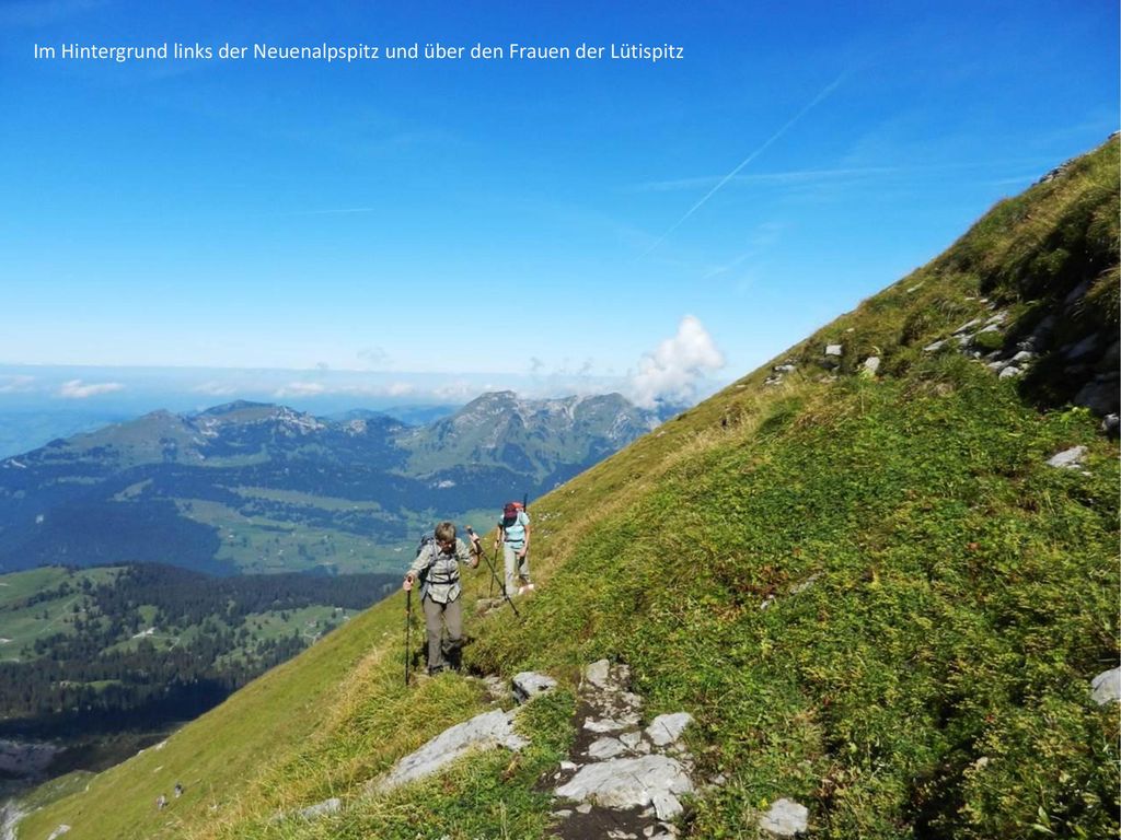 Im Hintergrund links der Neuenalpspitz und über den Frauen der Lütispitz