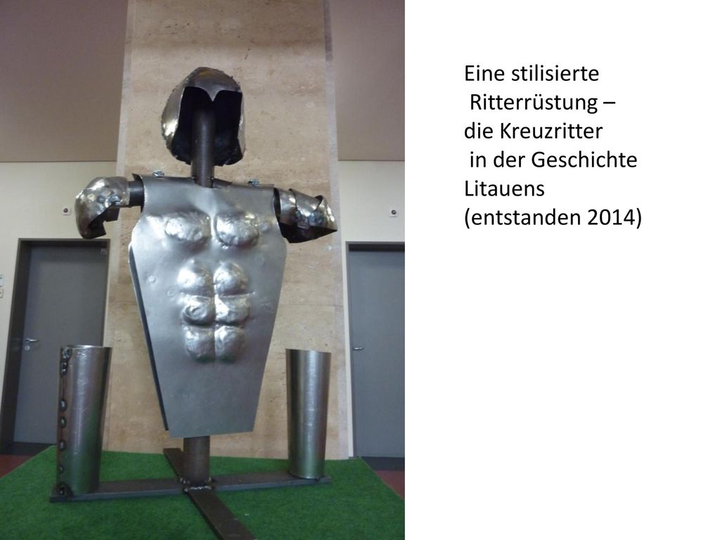 Eine stilisierte Ritterrüstung – die Kreuzritter in der Geschichte Litauens (entstanden 2014)