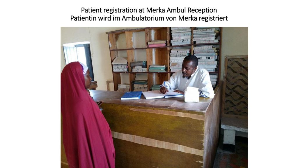 Patient registration at Merka Ambul Reception Patientin wird im Ambulatorium von Merka registriert