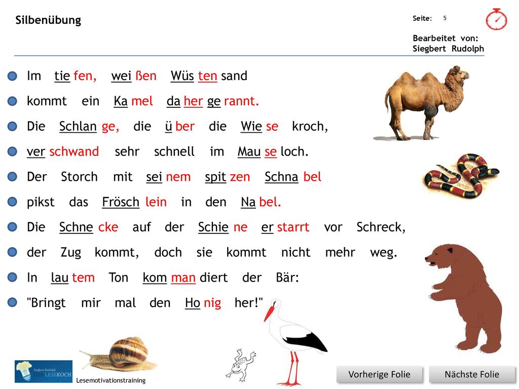 Im tie fen, wei ßen Wüs ten sand kommt ein Ka mel da her ge rannt. Die