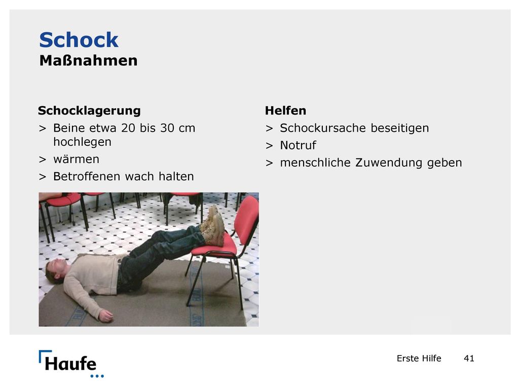 Schock Maßnahmen Schocklagerung Beine etwa 20 bis 30 cm hochlegen