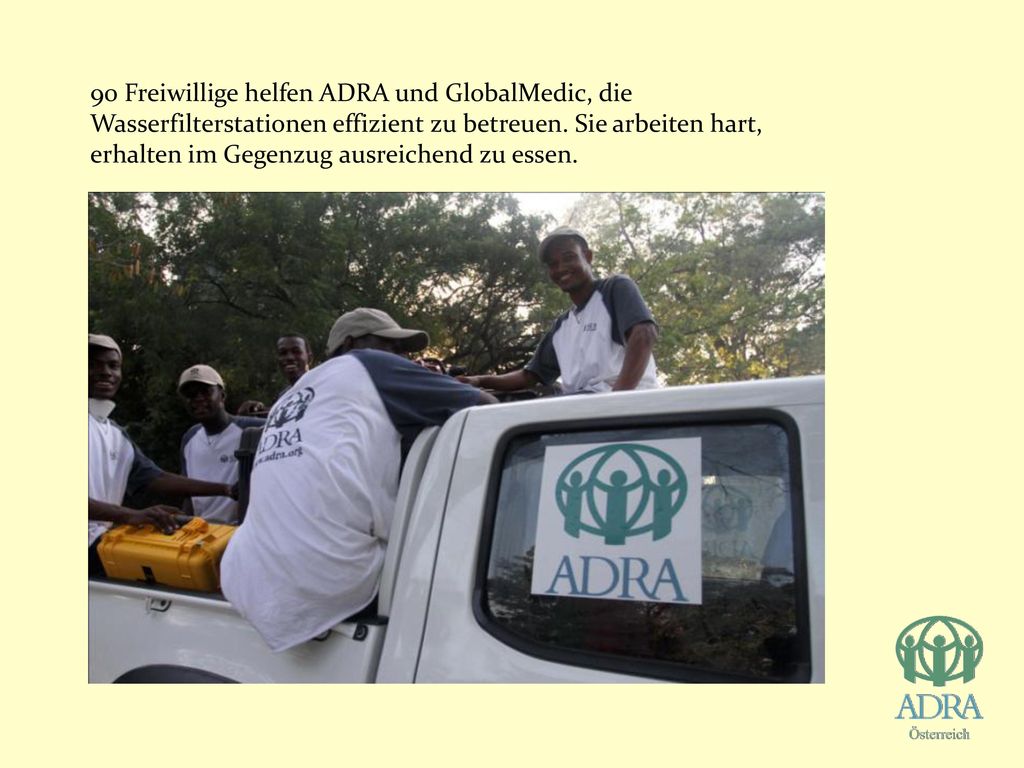 90 Freiwillige helfen ADRA und GlobalMedic, die Wasserfilterstationen effizient zu betreuen.