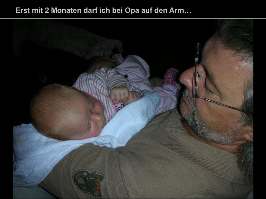 Erst mit 2 Monaten darf ich bei Opa auf den Arm…