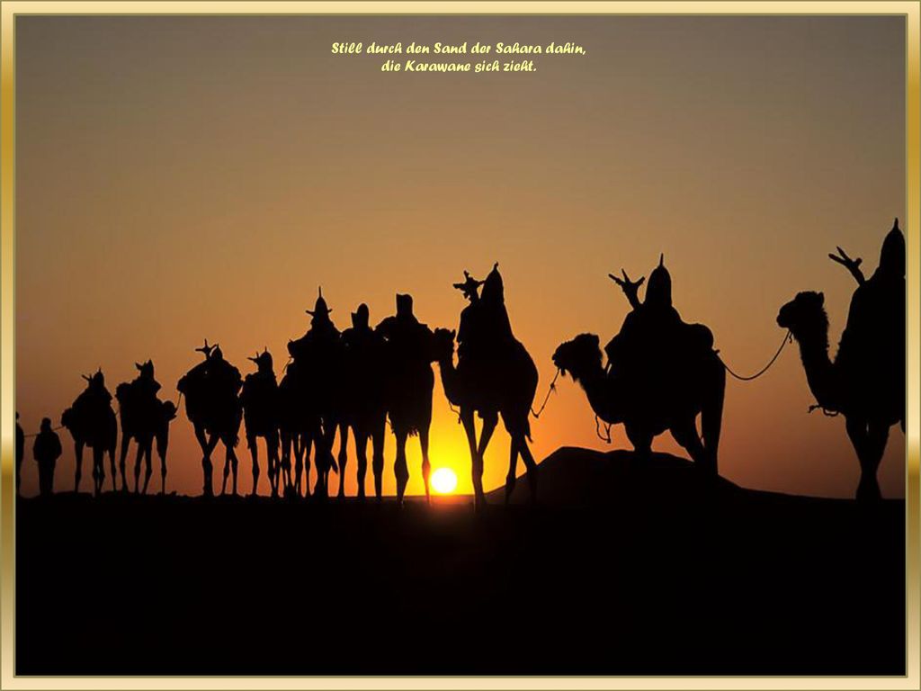 Still durch den Sand der Sahara dahin, die Karawane sich zieht.