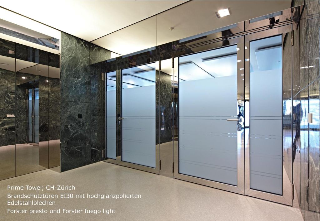 Prime Tower, CH-Zürich Brandschutztüren EI30 mit hochglanzpolierten Edelstahlblechen.