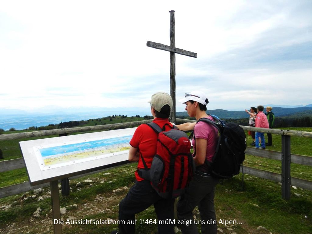 Die Aussichtsplattform auf 1’464 müM zeigt uns die Alpen...